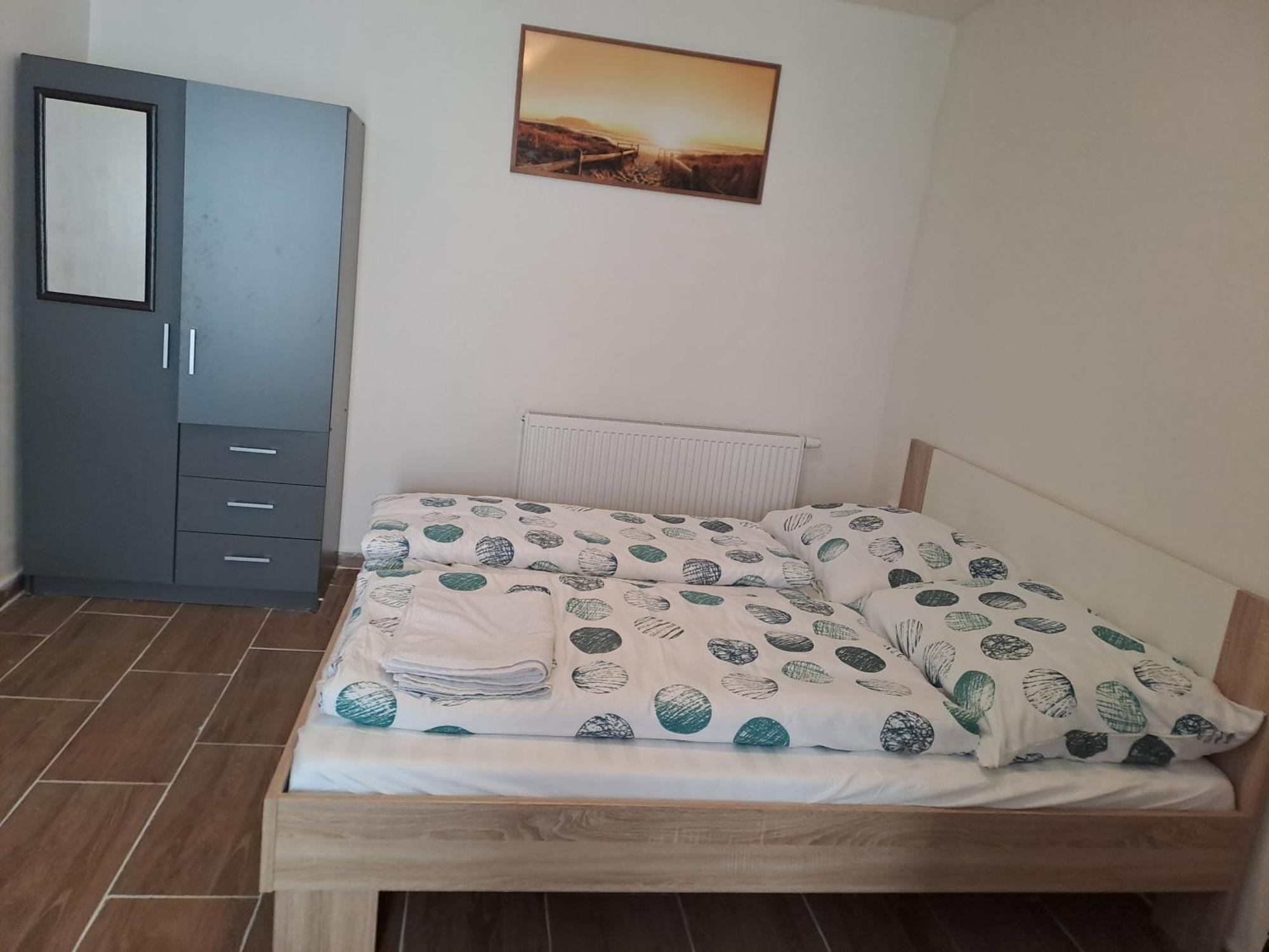Ferienwohnung Nha Nghi Cho Cap Doi Va Gia Dinh Prag Exterior foto